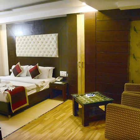 Hotel Palmdale Zirakpur Ngoại thất bức ảnh