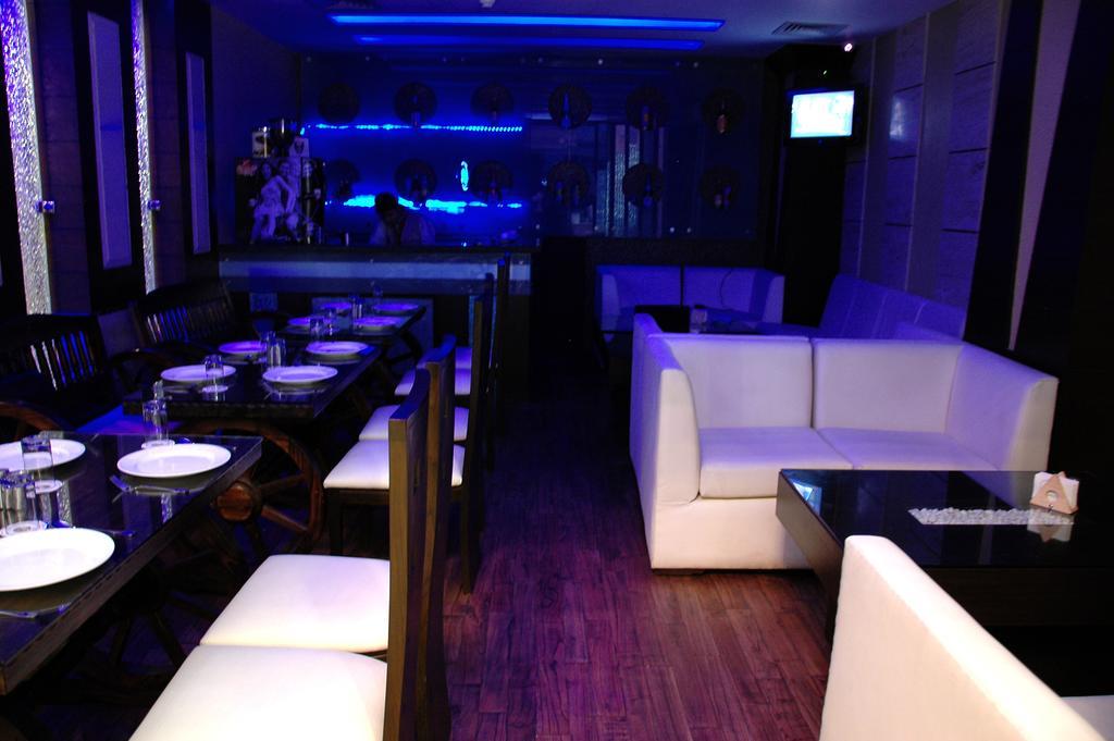 Hotel Palmdale Zirakpur Ngoại thất bức ảnh