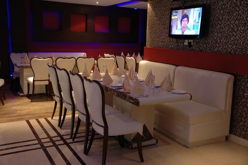 Hotel Palmdale Zirakpur Ngoại thất bức ảnh