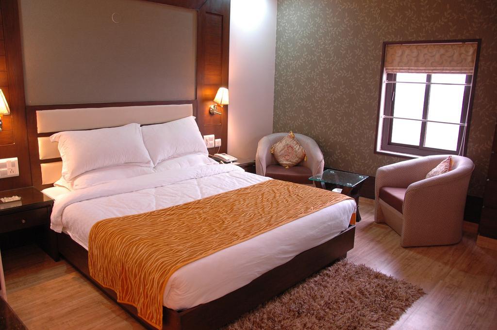 Hotel Palmdale Zirakpur Ngoại thất bức ảnh