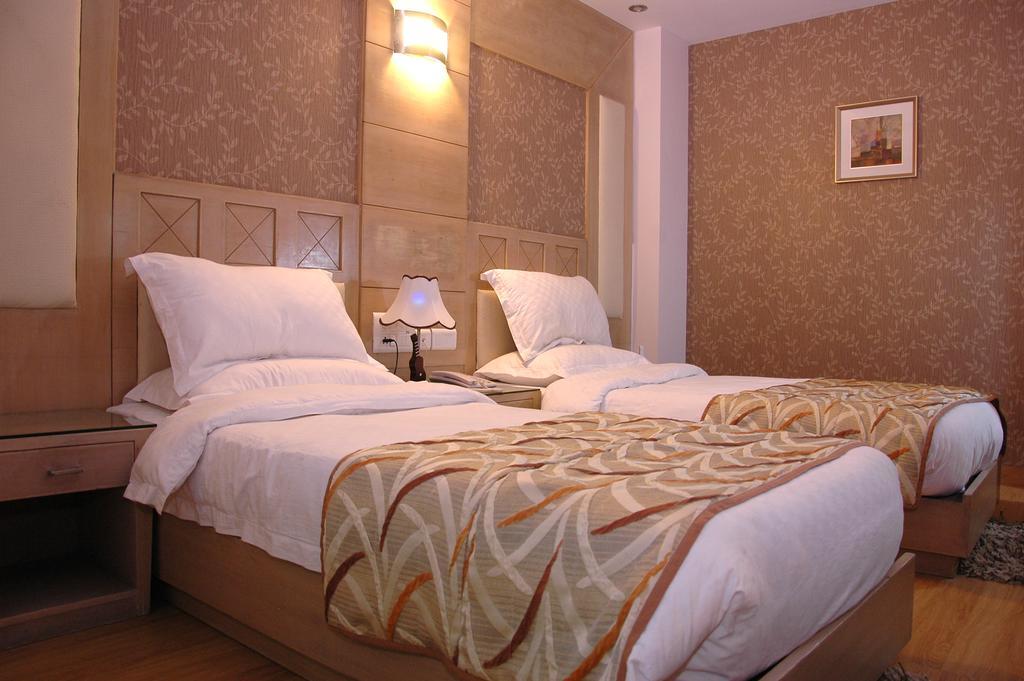 Hotel Palmdale Zirakpur Ngoại thất bức ảnh