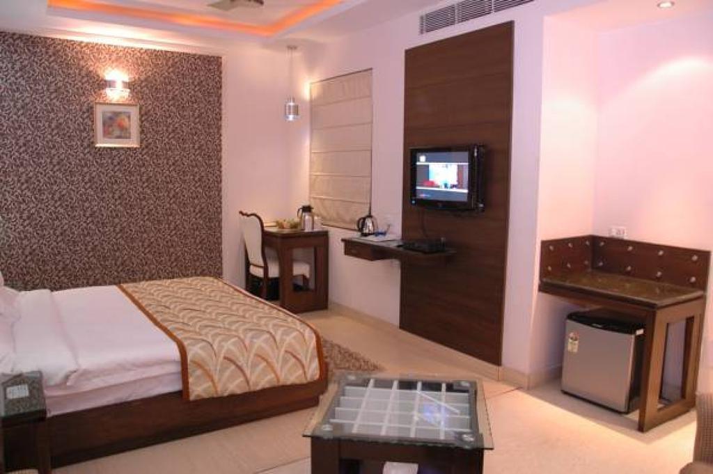 Hotel Palmdale Zirakpur Ngoại thất bức ảnh