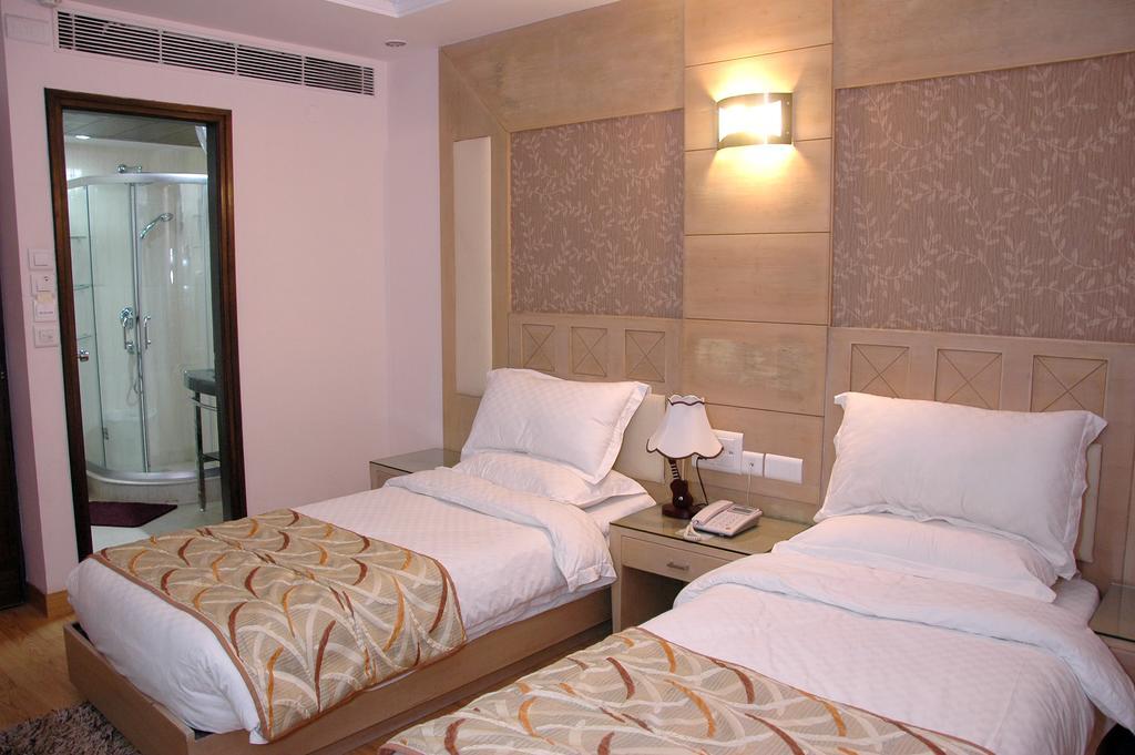Hotel Palmdale Zirakpur Ngoại thất bức ảnh