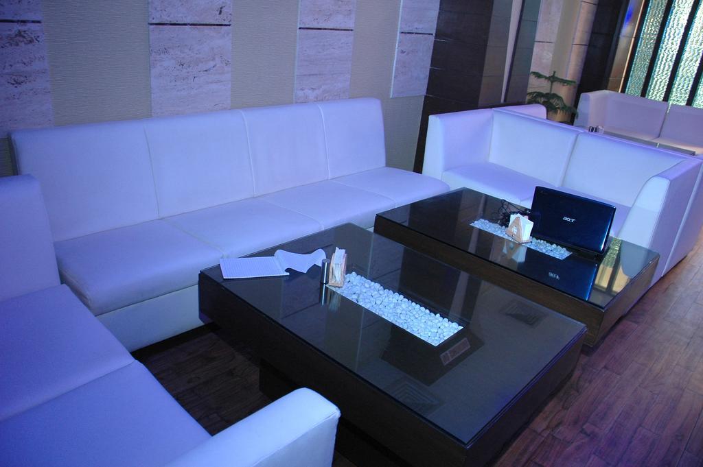 Hotel Palmdale Zirakpur Ngoại thất bức ảnh