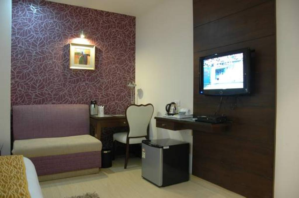 Hotel Palmdale Zirakpur Ngoại thất bức ảnh