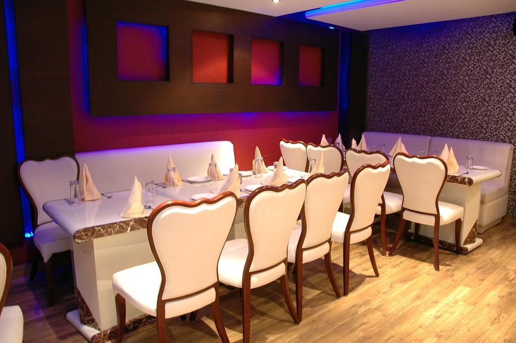 Hotel Palmdale Zirakpur Ngoại thất bức ảnh