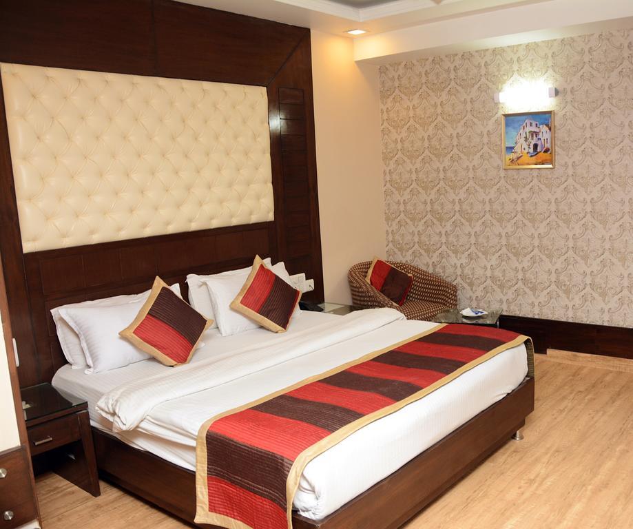 Hotel Palmdale Zirakpur Phòng bức ảnh