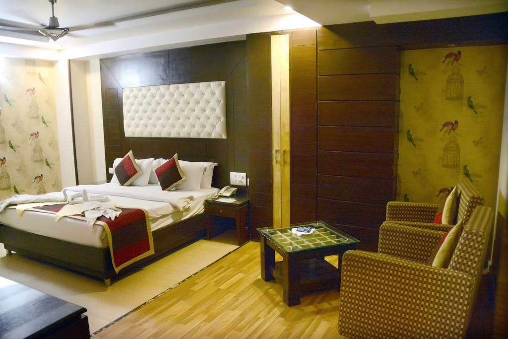 Hotel Palmdale Zirakpur Ngoại thất bức ảnh
