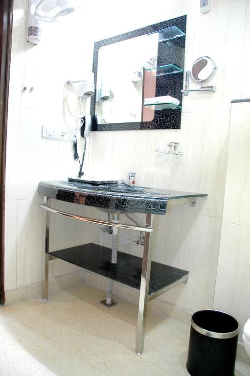 Hotel Palmdale Zirakpur Phòng bức ảnh