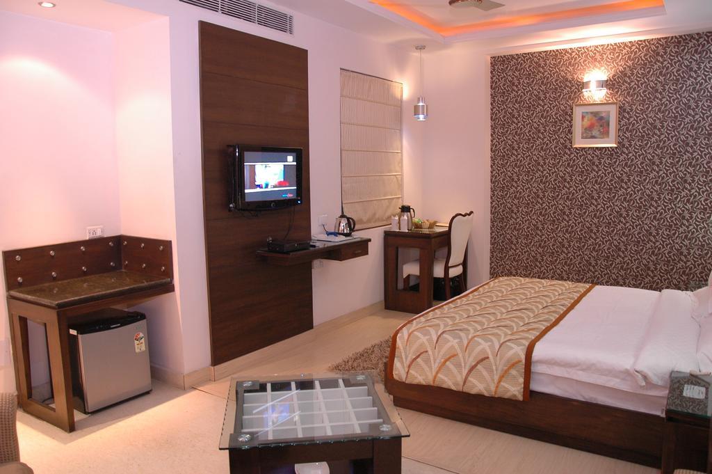 Hotel Palmdale Zirakpur Phòng bức ảnh