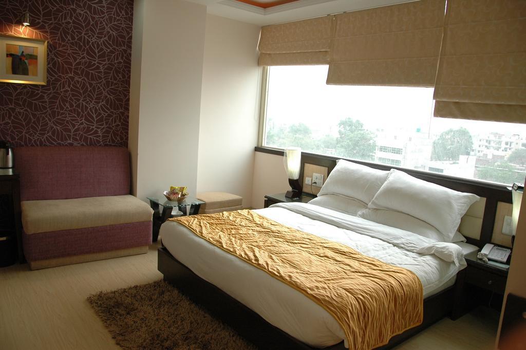 Hotel Palmdale Zirakpur Phòng bức ảnh