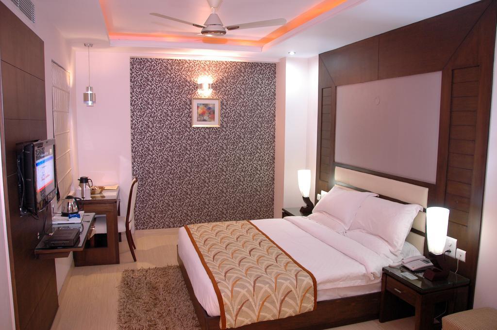 Hotel Palmdale Zirakpur Phòng bức ảnh