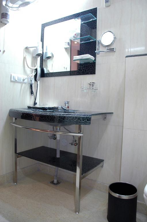Hotel Palmdale Zirakpur Phòng bức ảnh