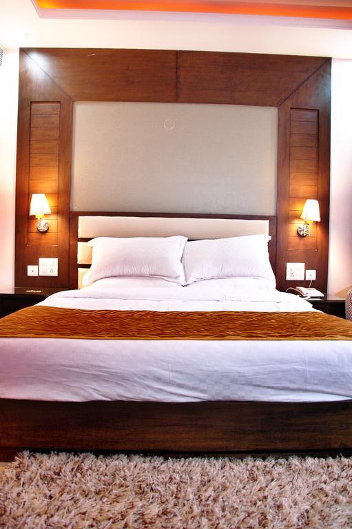 Hotel Palmdale Zirakpur Phòng bức ảnh